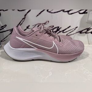 EXCELLENT CONDITION NIKE AIR ZOOM PEGASUS 38 women’s running shoe. Rose